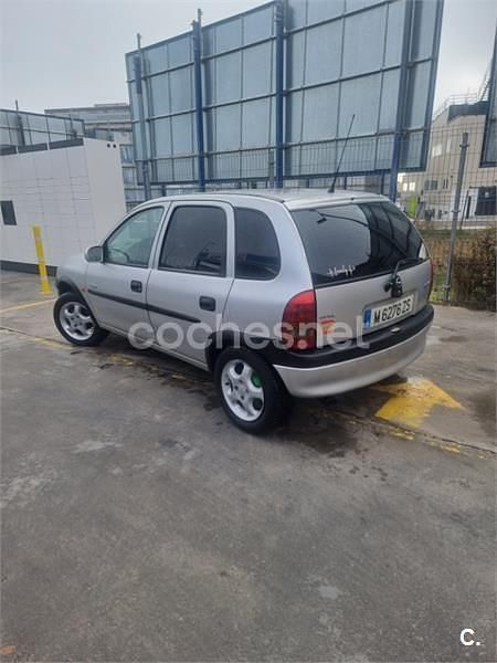 Usado Opel Corsa Edition 60 CV (44 kW) 2000 Gris / plata Berlina