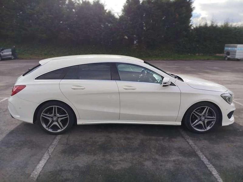 Usado Mercedes C220 AMG line 177 CV (130 kW) 2015 Blanco Familiar