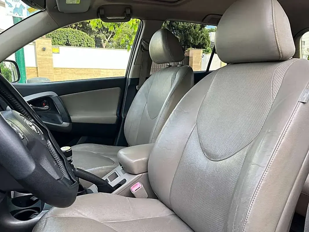 Usado Toyota RAV4 Premium 177 CV (130 kW) 2007 Negro SUV