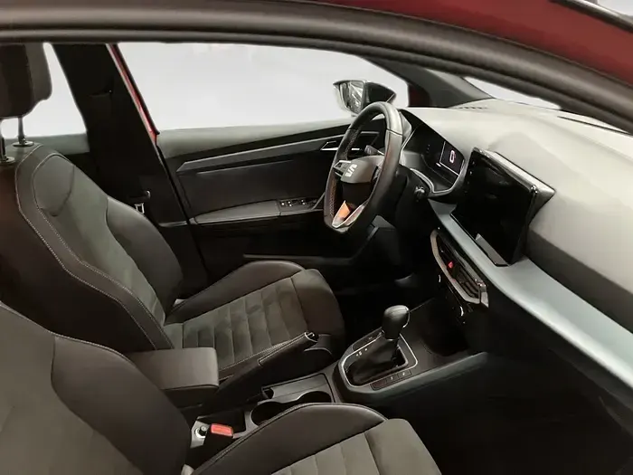 Usado Seat Arona Xperience 115 CV (84 kW) 2024 Rojo SUV