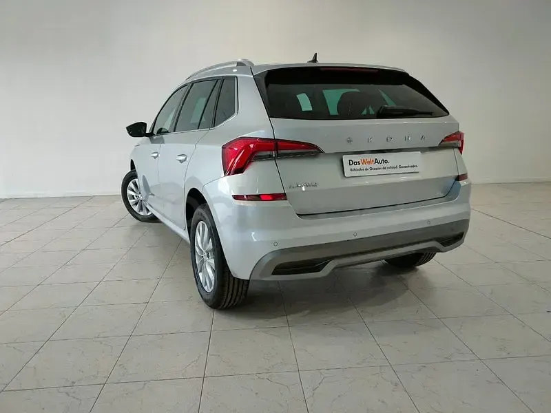 Usado Skoda Kamiq Selection 115 CV (84 kW) 2025 Gris / plata SUV