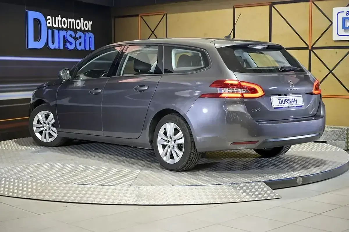 Usado Peugeot 308 SW Allure 131 CV (96 kW) 2018 Gris Familiar