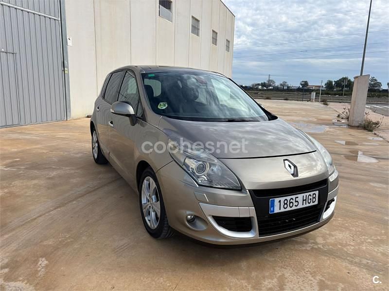 Usado Renault Scénic III Dynamique 130 CV (95 kW) 2011 Beige Monovolumen