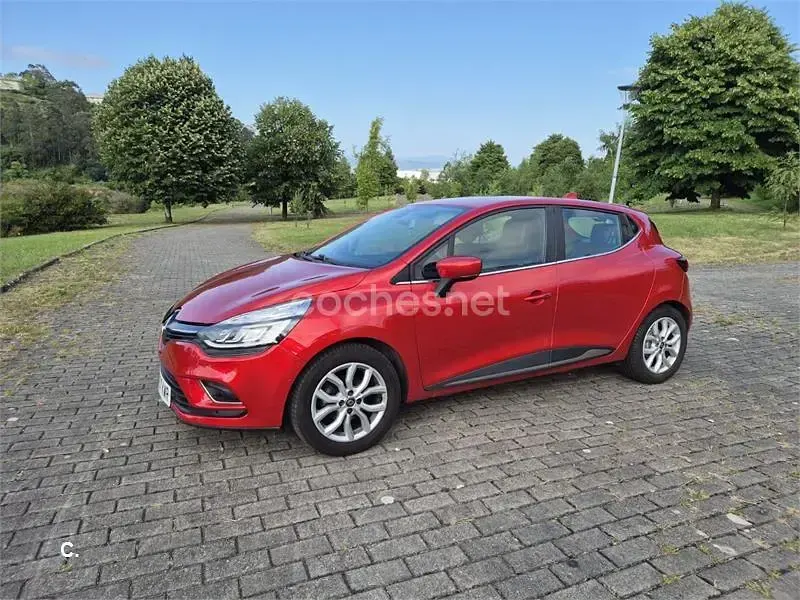 Usado Renault Clio IV Zen 90 CV (66 kW) 2018 Rojo Berlina