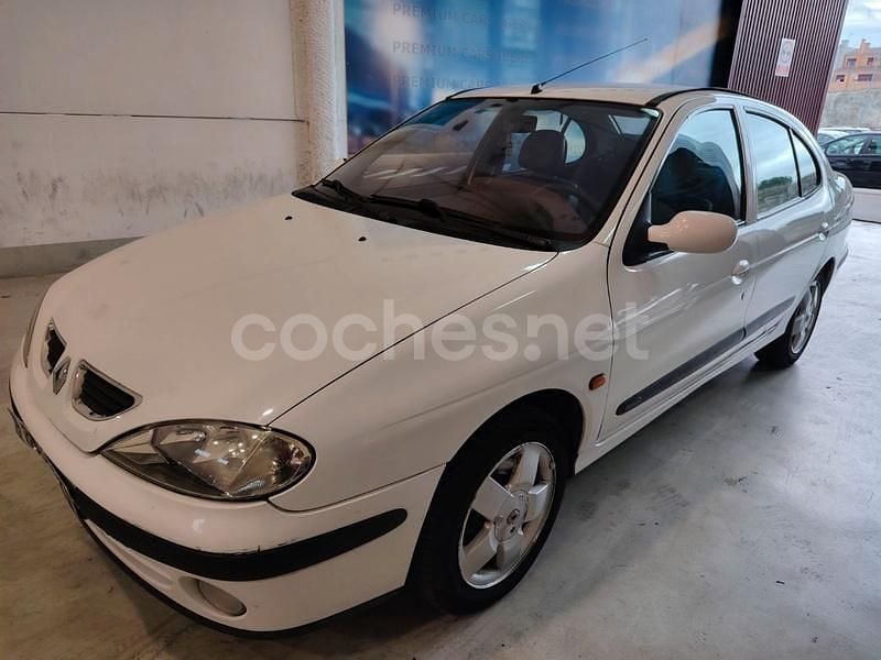 Blanco Usado 2003 Renault Mégane II Expression Berlina | 990 € (Super precio) - Imagen 1/4