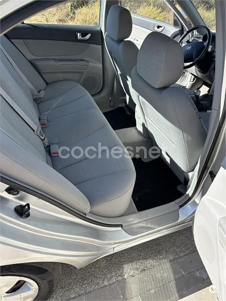 Usado Hyundai Sonata Comfort 140 CV (102 kW) 2007 Gris / plata Berlina