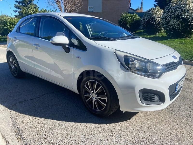 Usado Kia Rio 85 CV (62 kW) 2015 Blanco Berlina