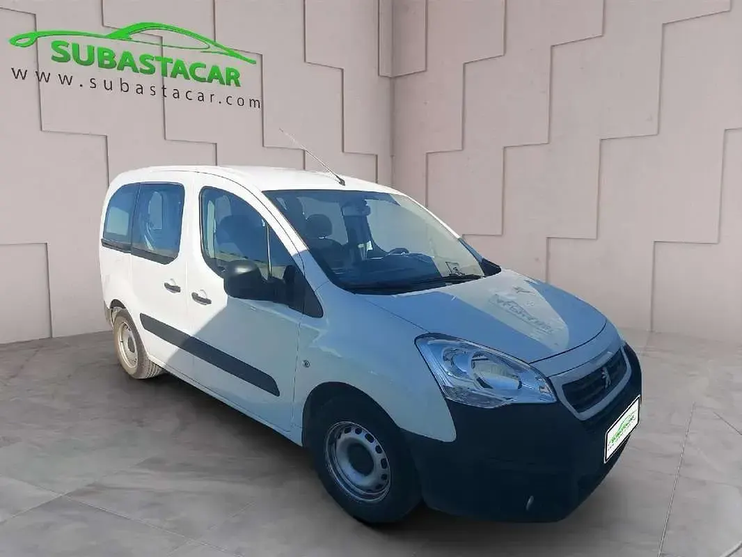 Usado Peugeot TePee Access 75 CV (55 kW) 2018 Blanco Van