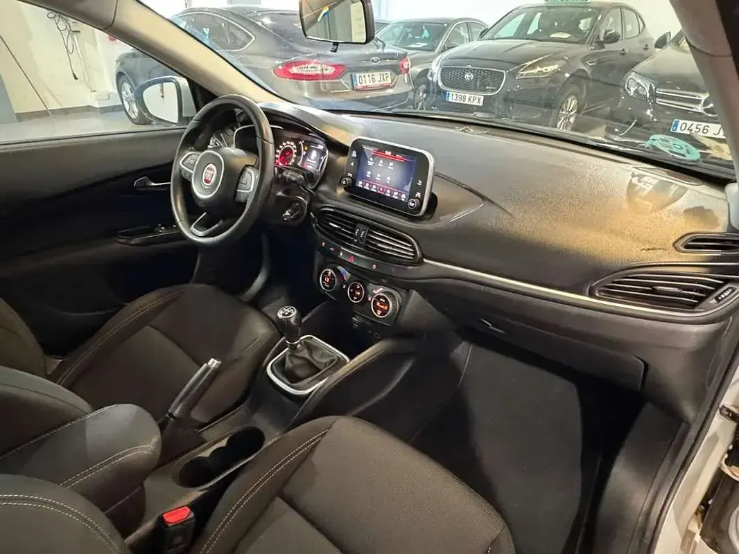Usado Fiat Tipo Street 95 CV (69 kW) 2019 Gris Berlina