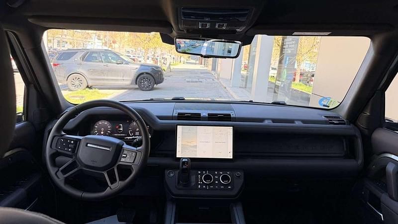 Begagnad Land Rover Defender SE Dynamic 249 HK (183 kW) 2025 Grön SUV