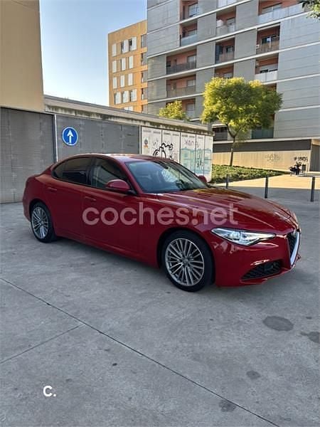 Usado Alfa Romeo Giulia 200 CV (147 kW) 2018 Rojo Berlina