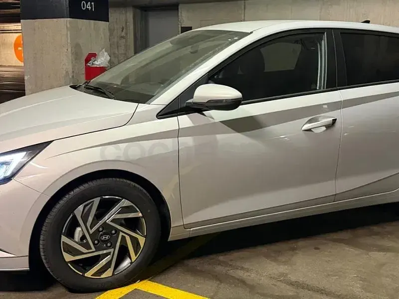 Nuevo Hyundai i20 79 CV (58 kW) 2025 Gris / plata Utilitario