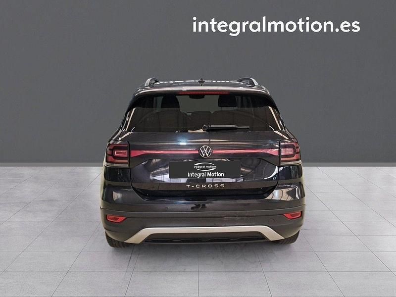 Usado VW T-Cross Advance 110 CV (80 kW) 2022 Negro SUV