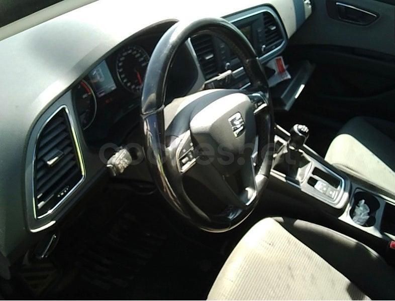 Usado Seat Leon Style 110 CV (80 kW) 2018 Blanco Berlina