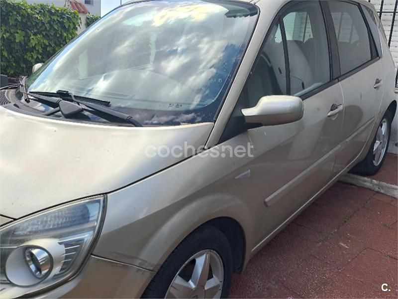 Usado Renault Scénic II Dynamique 85 CV (62 kW) 2007 Beige Monovolumen