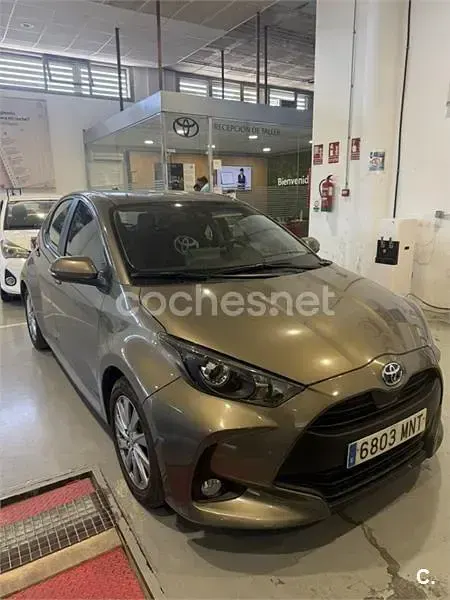 Usado Toyota Yaris Hybrid Style 116 CV (85 kW) 2024 Marrón Berlina
