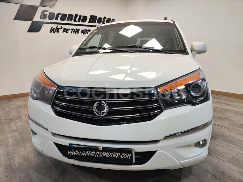Usado Ssangyong (KGM) Rodius Limited 155 CV (114 kW) 2014 Blanco Monovolumen
