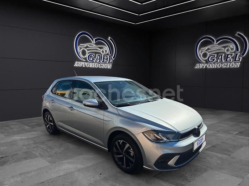 Gris / plata Usado 2023 VW Polo Life Berlina | 16.990 € (Precio justo) - Imagen 1/4