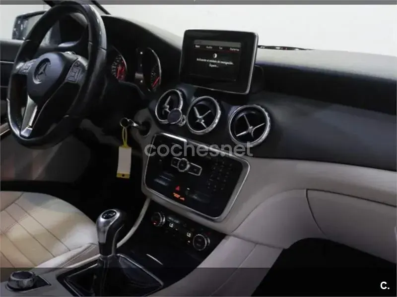 Usado Mercedes GLA200 Urban 136 CV (100 kW) 2015 Gris / plata SUV