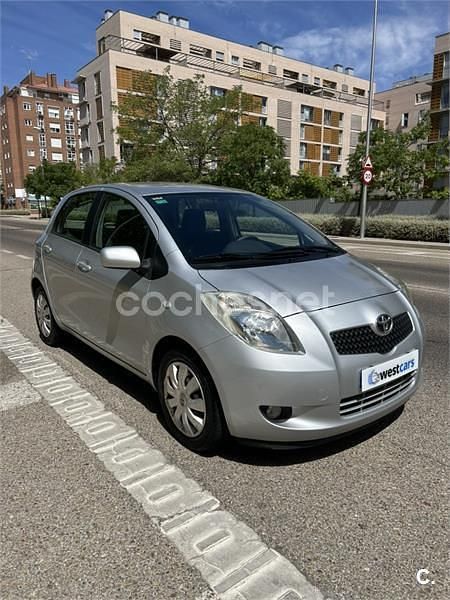 Gris / plata Usado 2008 Toyota Yaris Sol Berlina | 5850 € (Precio justo) - Imagen 1/4
