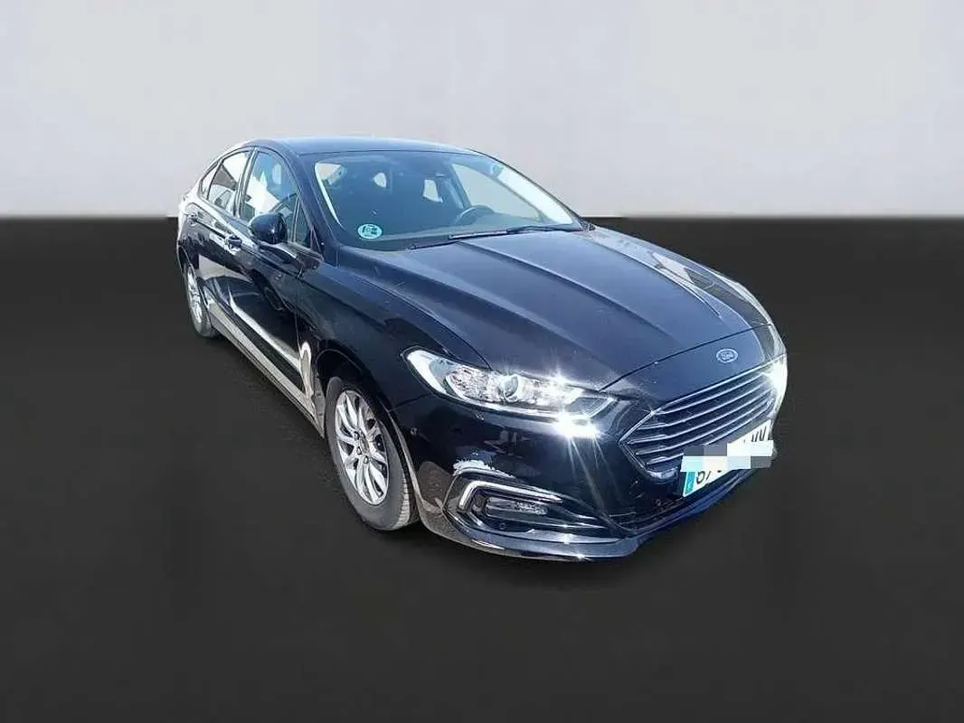 Usado Ford Mondeo Trend 155 CV (114 kW) 2021 Negro Berlina