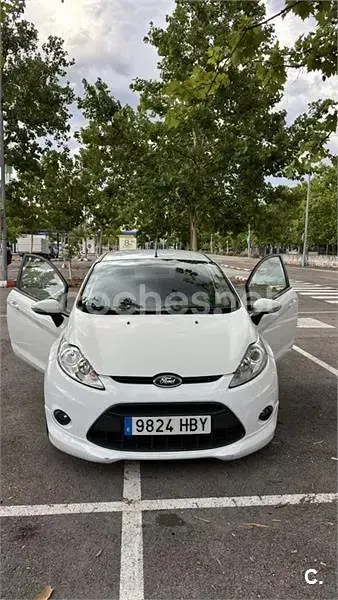 Usado Ford Fiesta Sport 90 CV (66 kW) 2011 Blanco Berlina