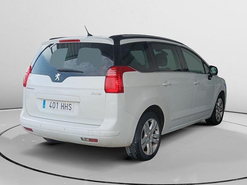 Usado Peugeot 5008 Allure 150 CV (110 kW) 2011 Blanco Monovolumen