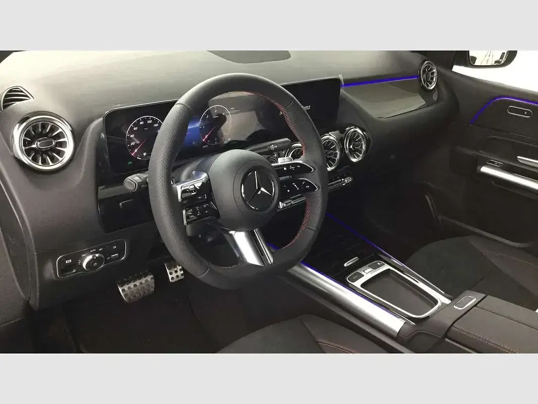 Usado Mercedes B200 150 CV (110 kW) 2025 Plateado Utilitario