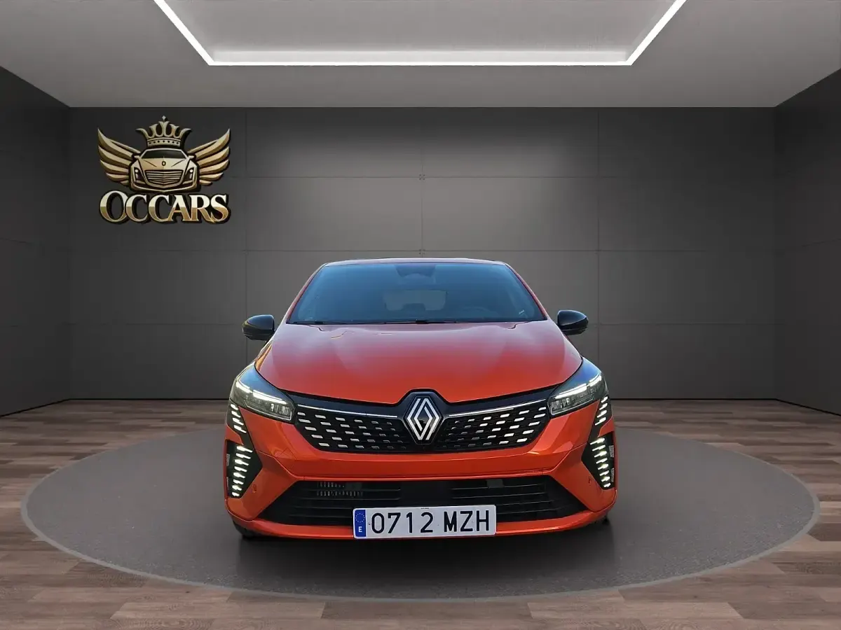 Usado Renault Clio 100 CV (73 kW) 2025 Naranja Utilitario