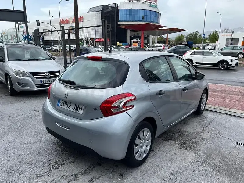 Usado Peugeot 208 Access 68 CV (50 kW) 2016 Gris / plata Utilitario