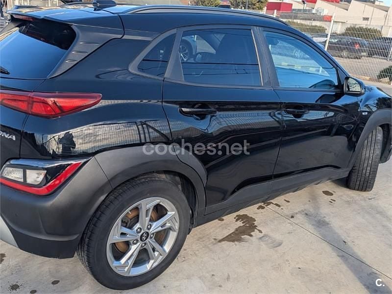 Usado Hyundai Kona 120 CV (88 kW) 2023 Negro SUV