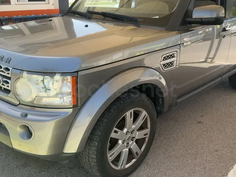 Usado Land Rover Discovery 4 HSE 245 CV (180 kW) 2011 Gris / plata SUV