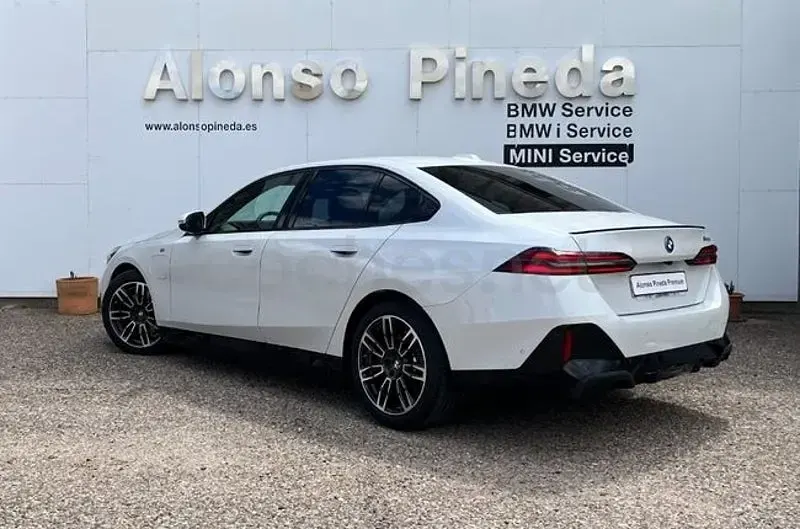 Usado BMW 530e Comfort Edition 299 CV (219 kW) 2025 Blanco Berlina