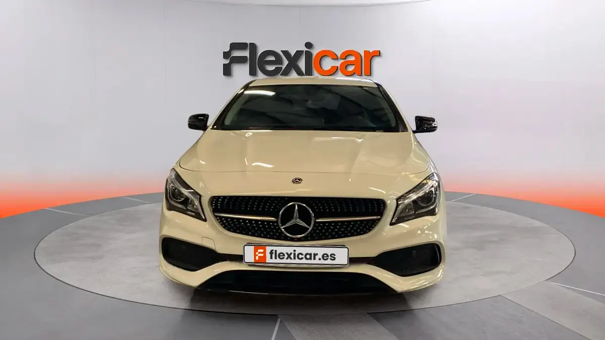 Usado Mercedes CLA220 177 CV (130 kW) 2018 Blanco Berlina