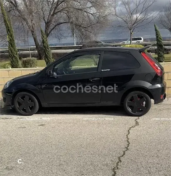 Usado Ford Fiesta Futura 80 CV (58 kW) 2008 Negro Utilitario