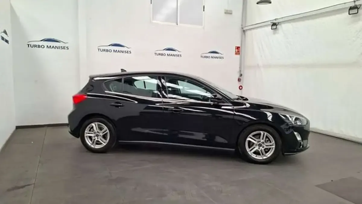 Usado Ford Focus Trend+ 120 CV (88 kW) 2020 Negro Utilitario