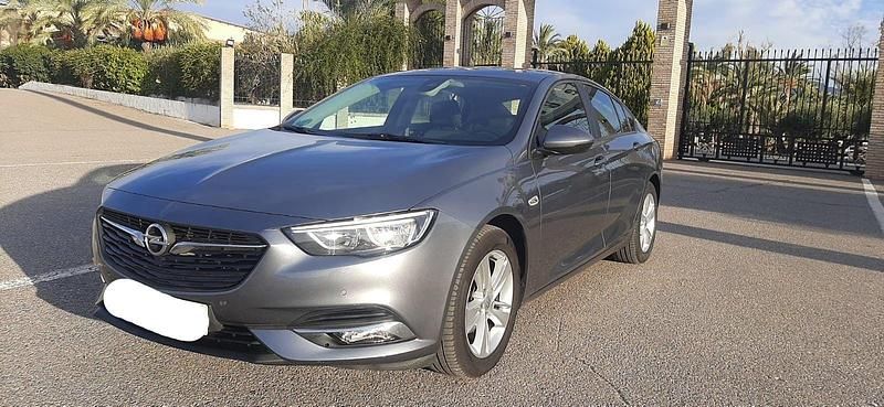 Usado Opel Insignia Selective 136 CV (100 kW) 2017 Gris