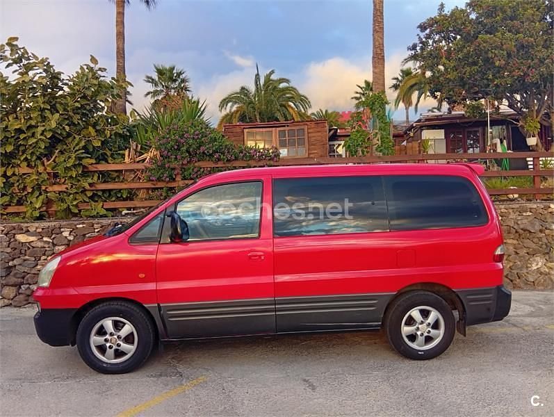 Usado Hyundai H-1 99 CV (72 kW) 2005 Rojo Monovolumen