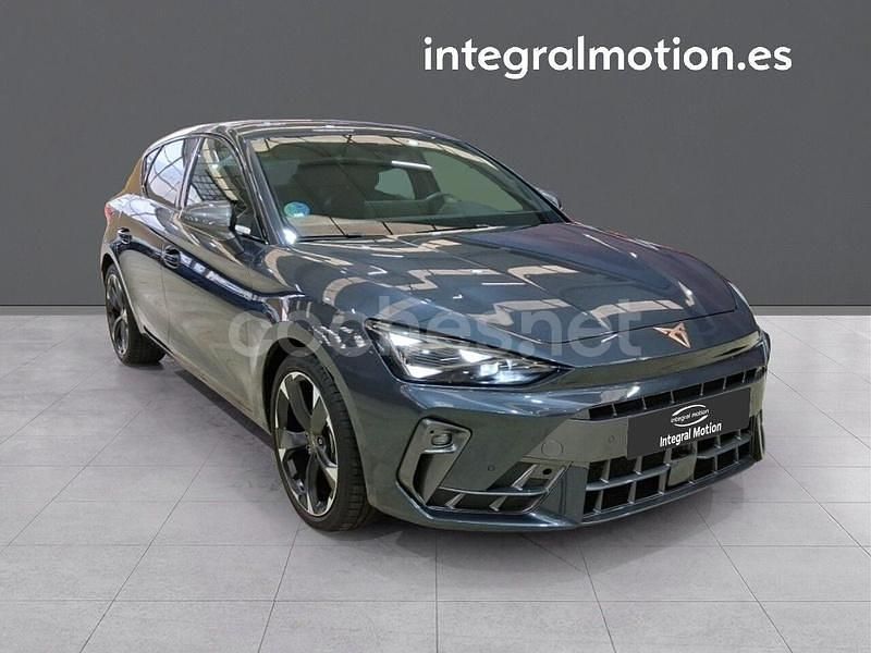 Usado Cupra Leon 150 CV (110 kW) 2025 Gris / plata Berlina