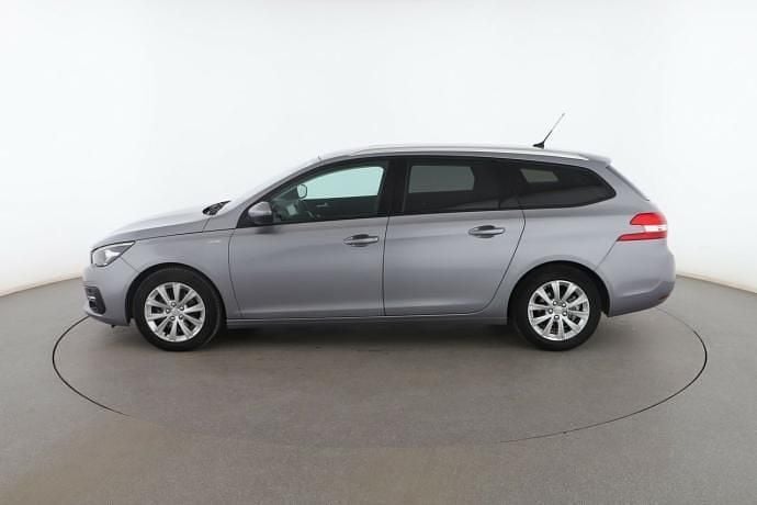 Usado Peugeot 308 Style 130 CV (95 kW) 2019 Gris Familiar