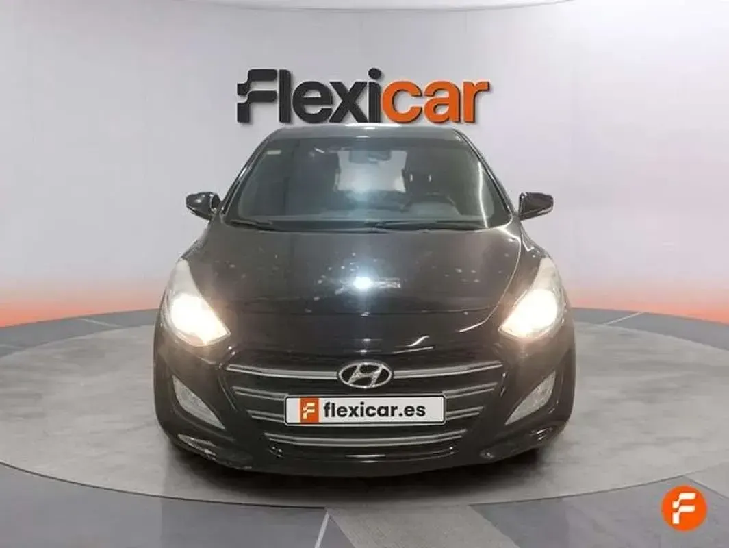 Usado Hyundai i30 Blackline 110 CV (80 kW) 2016 Negro Berlina