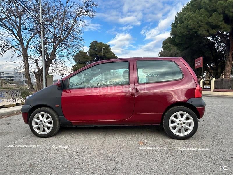 Usado Renault Twingo Privilege 60 CV (44 kW) 2001 Granate Utilitario