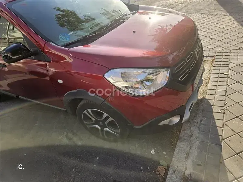 Usado Dacia Lodgy 107 CV (78 kW) 2020 Rojo Monovolumen
