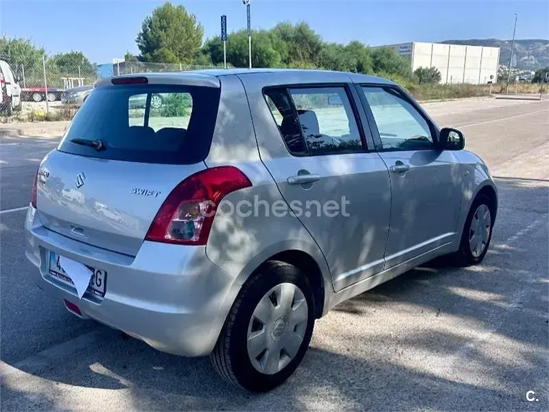 Usado Suzuki Swift GLX 92 CV (67 kW) 2010 Gris / plata Utilitario