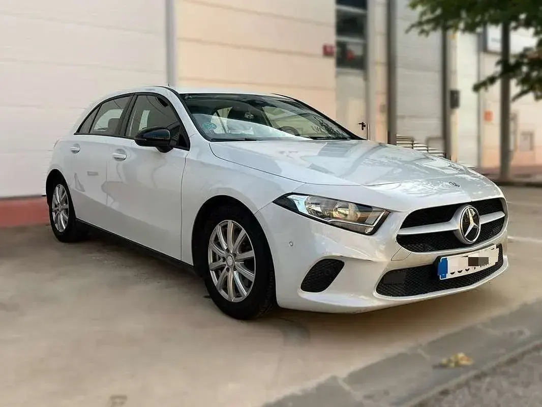Usado Mercedes A180 116 CV (85 kW) 2020 Blanco Utilitario