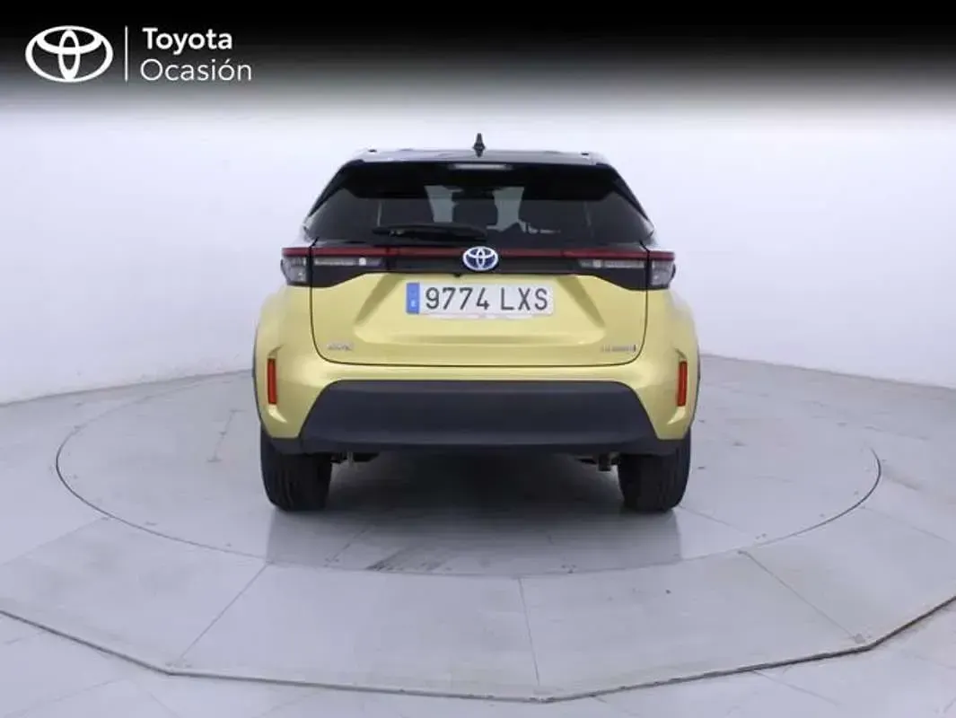 Usado Toyota Yaris Cross Style 116 CV (85 kW) 2022 Amarillo SUV