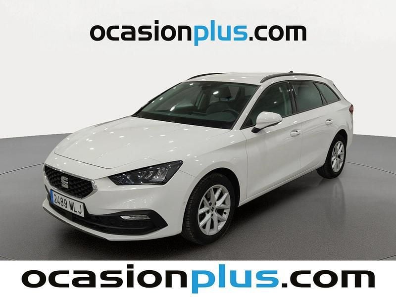 Usado Seat Leon Style 130 CV (95 kW) 2023 Blanco Monovolumen