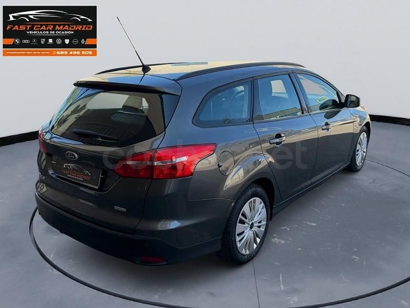 Usado Ford Focus 125 CV (91 kW) 2015 Gris / plata Familiar