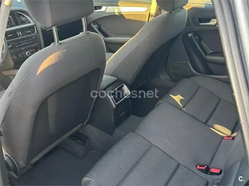 Usado Audi A4 150 CV (110 kW) 2014 Gris / plata Familiar