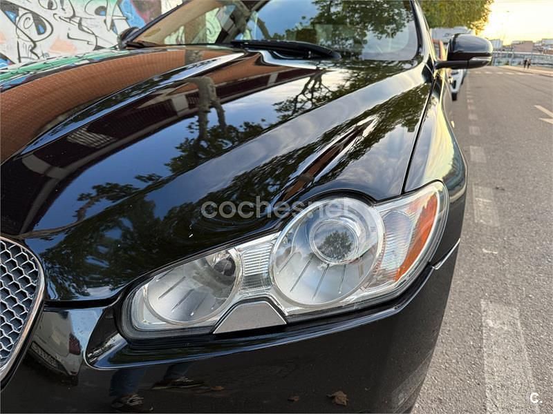 Usado Jaguar XF Luxury 238 CV (175 kW) 2010 Negro Berlina